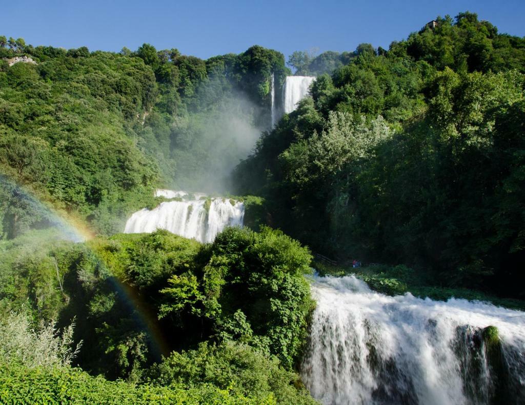 Отель Il Casolare Della Cascata Терни Экстерьер фото